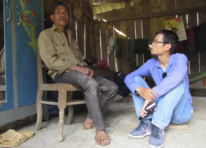 Ông Cao Tiến Thuỳnh kể lại chuyện đi săn hổ dữ bằng mũi tên có độc.