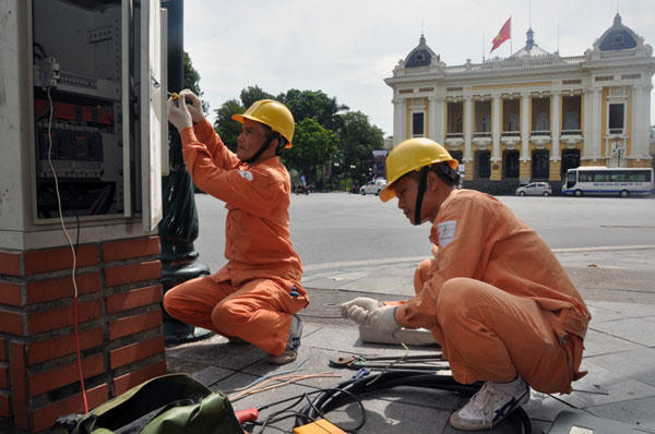 Tất cả các TBA công cộng, chuyên dùng thuộc EVNHANOI đều được lắp đạt hệ thống thu thập dữ liệu đo đếm từ xa. Ảnh: Toàn Thắng