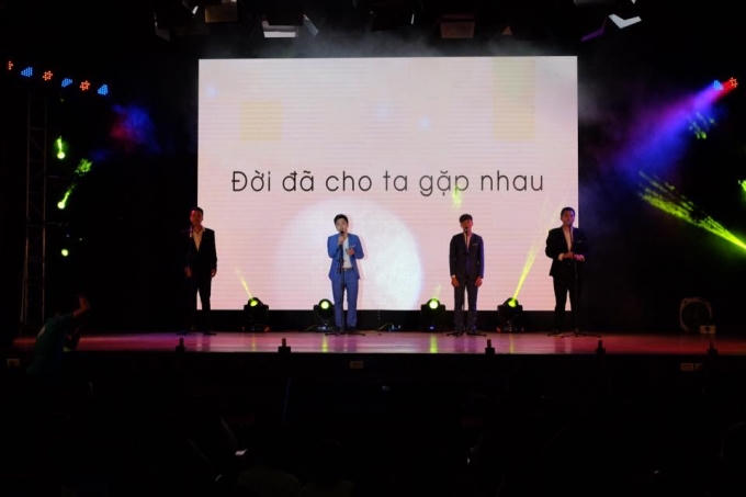 Đại nhạc hội Phút cuối 2016 với sự chuẩn bị công phu, nghiêm túc, đầu tư về nội dung và hình thức thực sự thỏa mãn nhìn – nghe – cảm xúc của những người có mặt tại Hội trường sẽ là món quà cuối cùng dành cho lứa sinh viên sắp ra trường diễn ra ngay sau ngày thi tốt nghiệp.