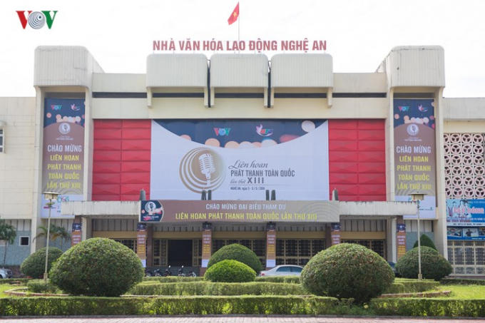 Tại Nhà Văn hóa Lao động tỉnh Nghệ An - nơi diễn ra Lễ khai mạc, Lễ bế mạc và chương trình nghệ thuật "Về Làng Sen", công tác chuẩn bị gần như đã hoàn tất.