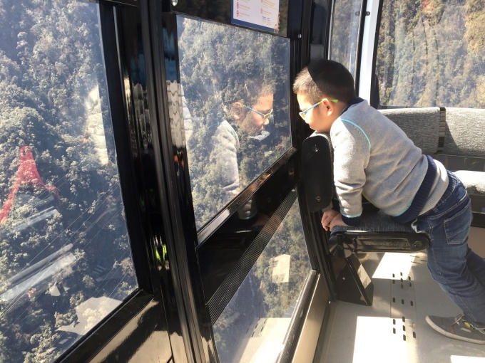 Trẻ em ở các tỉnh Tây Bắc cao dưới 1m sẽ được đi cáp treo miễn phí.