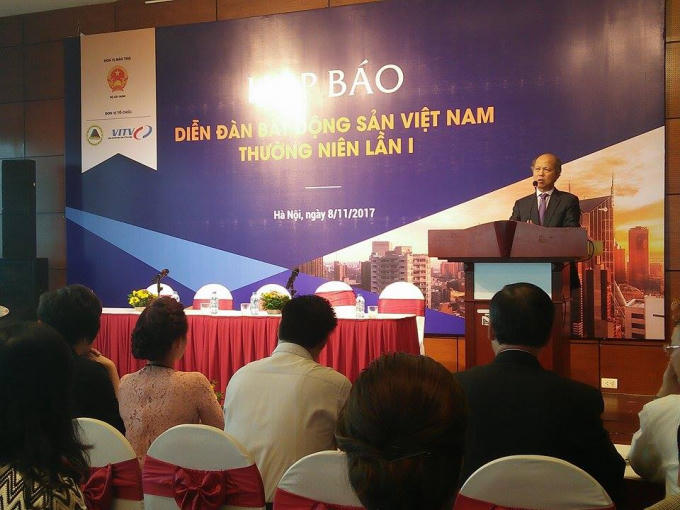 Ông Nguyễn Trần Nam - Chủ tịch hiệp hội bất động sản Việt Nam phát biểu tại họp báo.