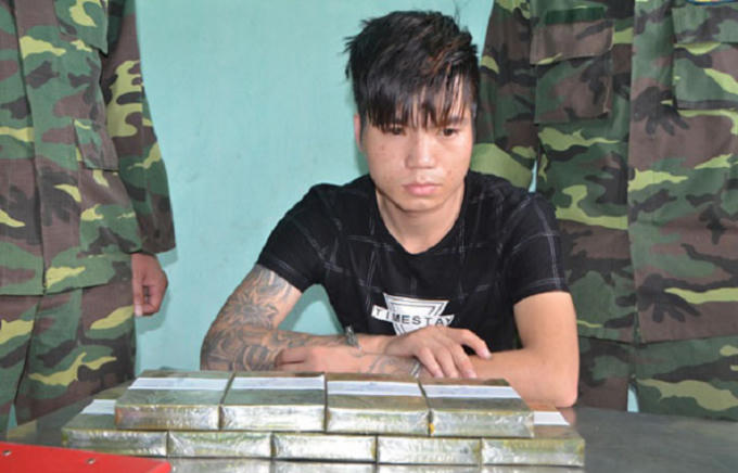 Hoàng Văn Minh cùng tang vật bị thu giữ.