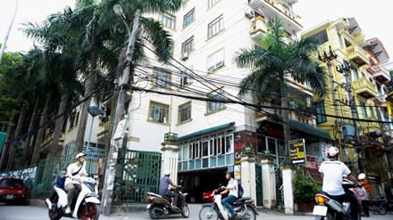 Cư dân tòa nhà Sông Đà (ngõ 165 Cầu Giấy, Hà Nội) chờ 11 năm vẫn chưa được cấp sổ đỏ. Ảnh: Như Ý