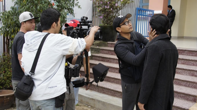 Huỳnh Đ&ocirc;ng: &ldquo;O&aacute;n&rdquo; ra mắt trễ 1 năm v&igrave; ch&uacute;ng t&ocirc;i hết tiền l&agrave;m hậu kỳ