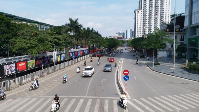 Đường Thái Hà nhìn từ cầu vượt Láng Hạ.