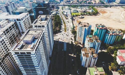 Nhiều chuyên gia cho rằng chính việc quy hoạch liên tục được điều chỉnh dẫn tới hệ lụy như hiện nay và đây chính là kẽ hở chính dẫn tới các đô thị bị “vỡ trận”.