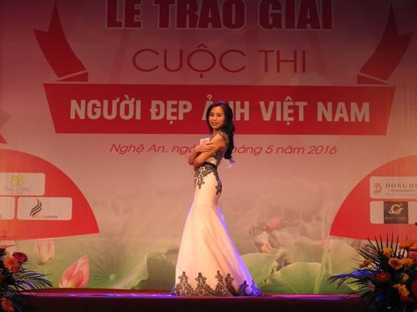 Bộ đầm này đã khiến thí sinh Trần Nam Thúy trở nên kiêu sa.