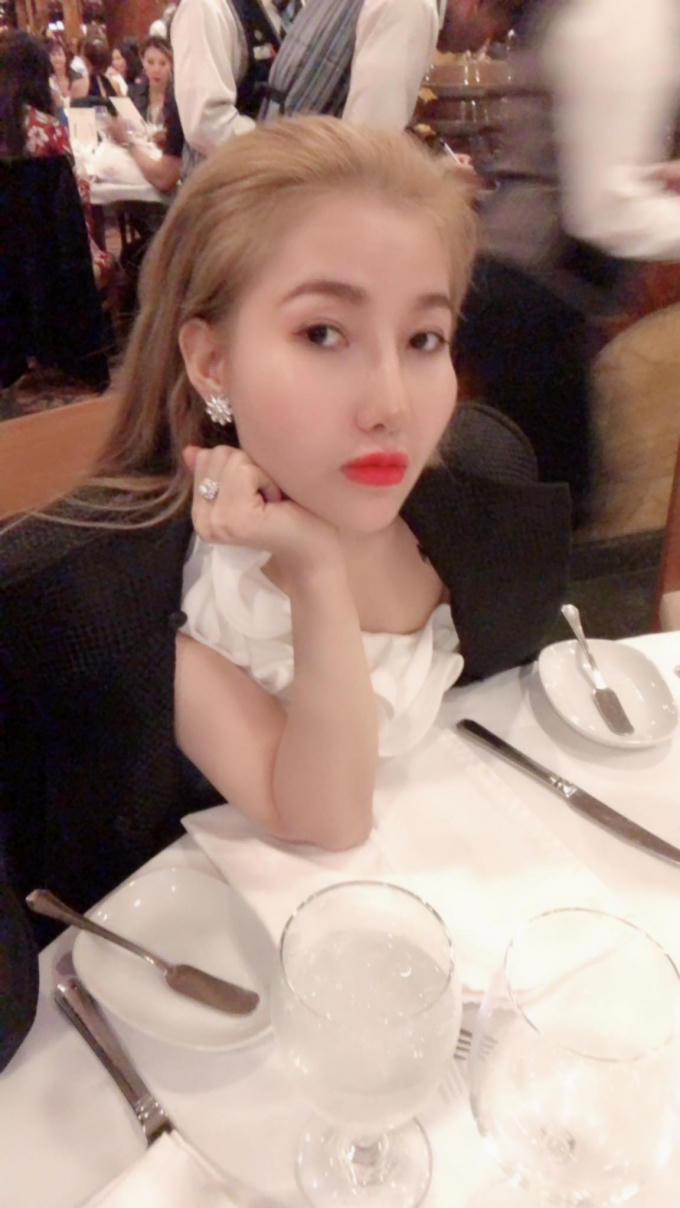 Vợ chồng &Aacute; hậu - Doanh nh&acirc;n Đo&agrave;n Thanh Tuyền bật m&iacute; về chuyến lưu diễn đẳng cấp tr&ecirc;n đất Mỹ