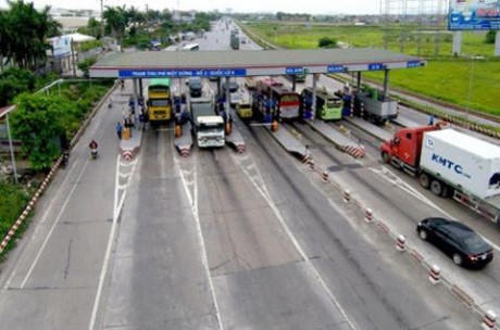 BOT đắt đỏ: Đầu tư 1.400 tỷ, lập dự &aacute;n gần 2.700 tỷ