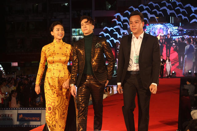 Ngô Thanh Vân diện áo dài “Cô Ba Sài Gòn” cùng với nam ca sĩ ST