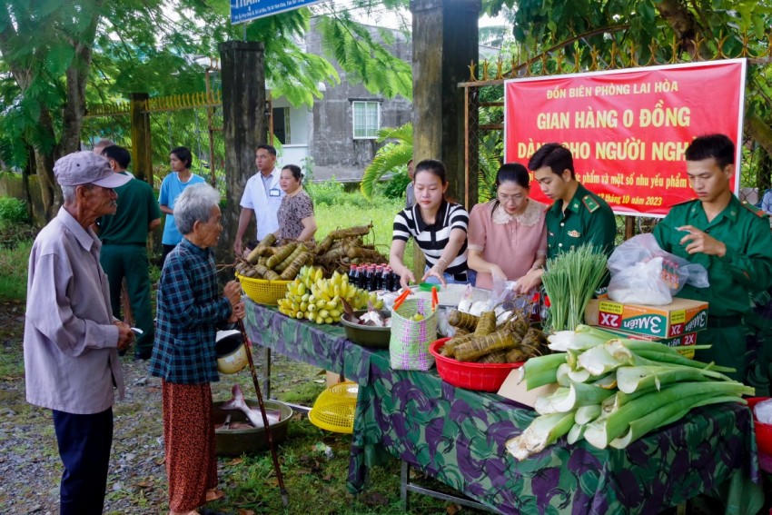 Mô hình “Gian hàng 0 đồng dành cho người nghèo” của đồn Biên phòng Lai Hòa được Ban Tuyên giáo và Dân vận Trung ương tuyên dương là mô hình tiêu biểu trong học tập và làm theo tư tưởng, đạo đức, phong cách Hồ Chí Minh khu vực phía Nam năm 2025