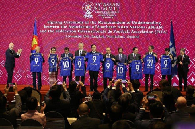 Lễ ký Bản ghi nhớ hợp tác giữa ASEAN và FIFA.