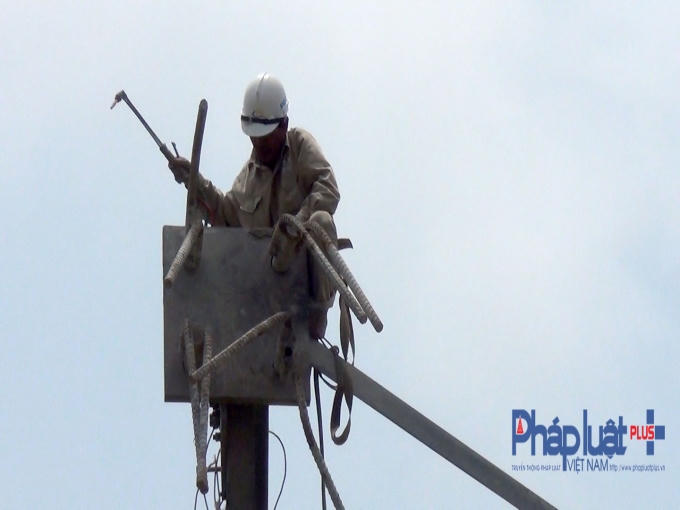 Tuy nhiên các chân rết này đã được bẻ cong, trước khi cắt xuống để giao cho các cơ quan giám định.