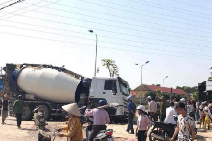 Chiếc xe bồn gây ra vụ tai nạn.