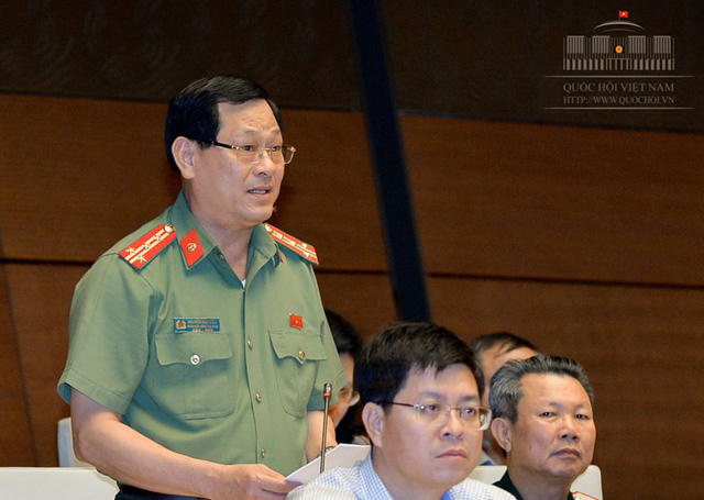 Đại biểu Nguyễn Hữu Cầu phản ánh thời gian gần đây xảy ra nhiều chuyện động trời, khó tin