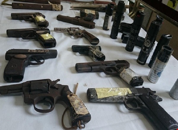 Vũ khí do lực lược CSCĐ thu giữ được. Ảnh cơ quan chức năng cung cấp.