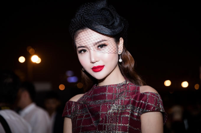 Hoa hậu Ngọc Duy&ecirc;n diện đồ chất lừ 'm&ecirc; hoặc' thảm đỏ thời trang