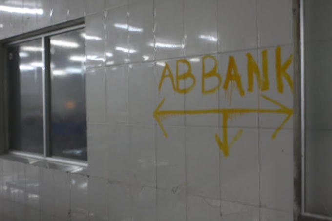 Phía Công ty ABBA - Ngân hàng TMCP An Bình đã dùng sơn xịt nhà, tài sản của Công ty Minh Hiếu.