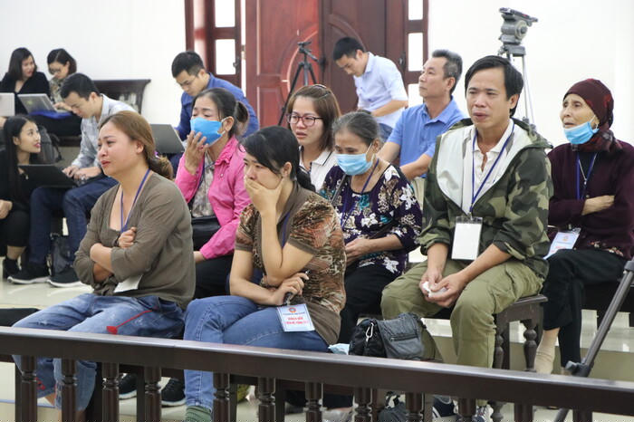 Người tham dự phiên toà