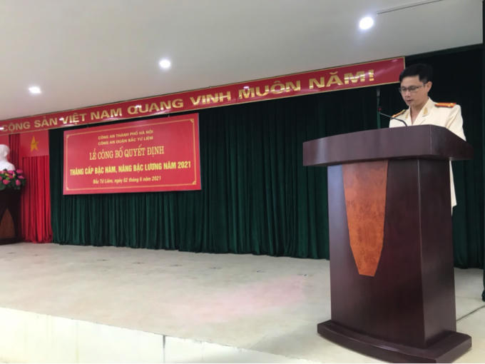 Đồng chí Trung tá Đàm Ngọc Chuẩn phát biểu đáp từ tại buổi lễ