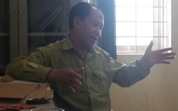 Ông Phạm Văn Vuốt – Trưởng Công an xã Xuân Quang (Bảo Thắng, Lào Cai) cho rằng việc tay ga của chiếc xe bị bung ra như vậy chắc chắn phải va đập với vật gì đó và đây là yếu tố để xác định sự liên quan của các vật chứng với nhau trong vụ việc này.