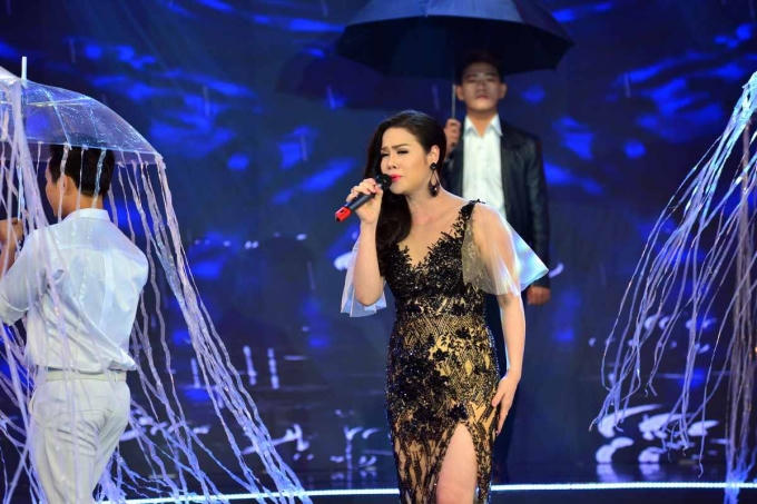 Nhật Kim Anh giành được 97.6 điểm, cao nhất trong 3 thí sinh và tiến thẳng vào vòng chung kết.