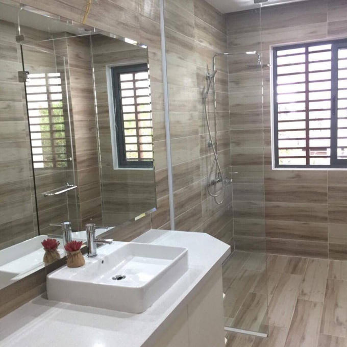 Biệt thự có 4 wc sử dụng các thiết bị nhập khẩu.