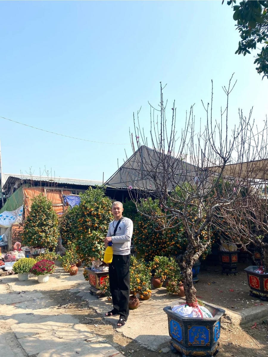 Anh Duy bên gian hàng của mình