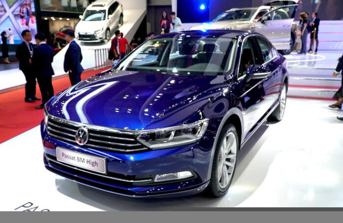 Cạnh tranh Toyota Camry, Volkswagen Passat BlueMotion High giảm 200 triệu đồng