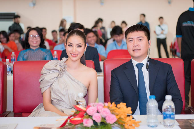 Phạm Hương xinh đẹp hết cỡ, làm giám khảo Miss Sakura 2018