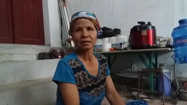 Dương Thị Thơm, người đã phát hiện thi thể cháu bé tại bãi rác phường Đông Sơn, thị xã Bỉm Sơn (Ảnh: Anh Thắng)