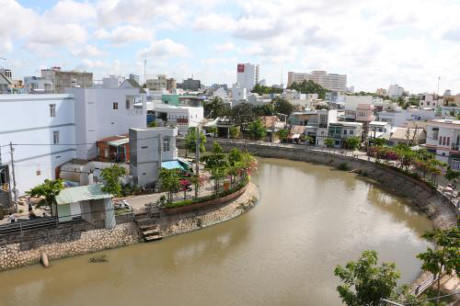 Một góc bờ kè rạch Tham Tướng, quận Ninh Kiều, thành phố Cần Thơ. Ảnh: Duy Khương-TTXVN