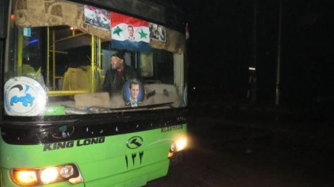 Xe bus của chính phủ Syria được phái đến để sơ tán người dân, nhưng không ai tới