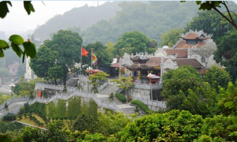 Toàn cảnh Di tích quốc gia đặc biệt Đền Cửa Ông nhìn từ trên cao, điểm đến tâm linh nổi bật của Quảng Ninh mỗi dịp đầu xuân.
