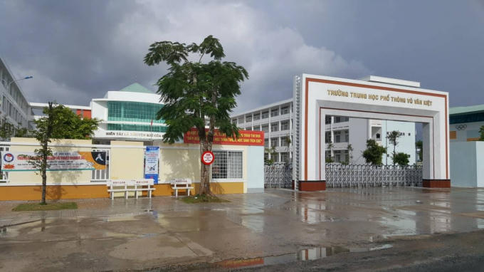 Trường THPT Võ Văn Kiệt.