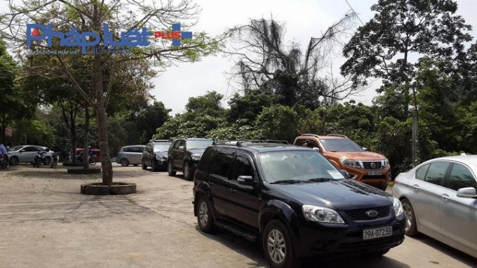 16 giờ chiều vẫn ghi nhận rất nhiều xe vào tham quan.