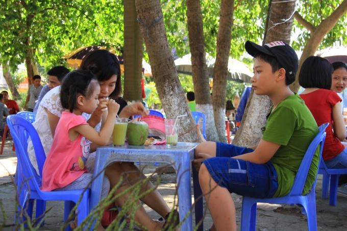 Nước mía, nước dừa luôn là lựa chọn hàng đầu.