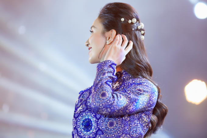 H&agrave; Thu: &ldquo;C&agrave;ng đi h&aacute;t, t&ocirc;i c&agrave;ng mới thương nghề ca sĩ...&rdquo;