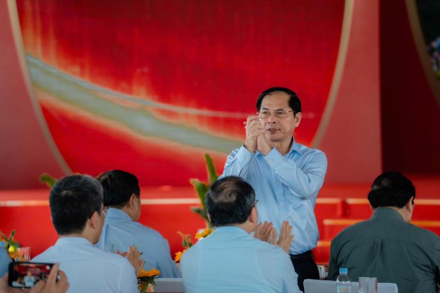 Phó Thủ tướng Bùi Thanh Sơn tham dự lễ khởi công Khu đô thị hỗn hợp Bãi Đất Đỏ và Khu đô thị du lịch sinh thái Núi Ông Quán.