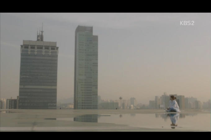 Hậu duệ mặt trời tập 15: Song Hye Kyo, Kim Ji Won khóc hết nước mắt khi hay tin bạn trai hy sinh