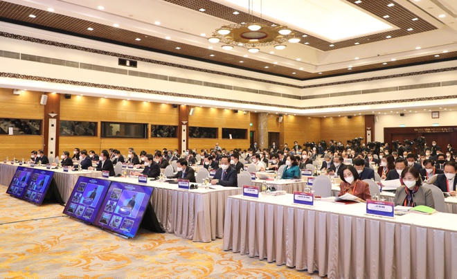 Diễn đàn Kinh tế 2021 có sự tham dự của nhiều vị Ủy viên Bộ Chính trị, lãnh đạo Chính phủ, Quốc hội, đại biểu Quốc hội các thời kỳ, nhiều chuyên gia kinh tế - tài chính trong nước và quốc tế (Ảnh: Quốc Chính)