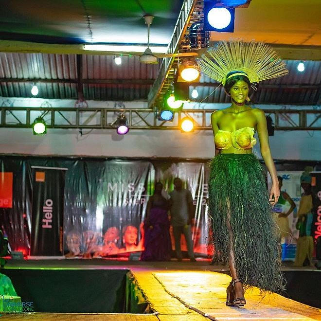 Marie Esther Bangura trong một cuộc trình diễn.