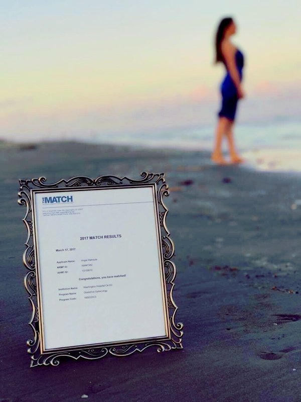 Cận cảnh tấm bằng tiến sĩ v&agrave; l&agrave; người chồng của&nbsp;Angie Hamouie.&nbsp;(Ảnh:&nbsp;Angie Hamouie)