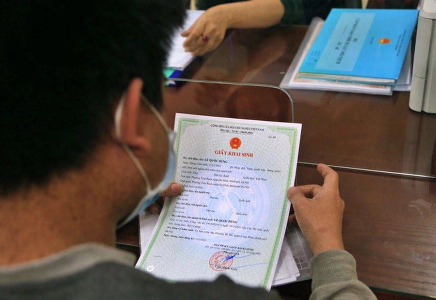 Đơn giản hóa thủ tục hộ tịch: Ưu tiên khai thác dữ liệu điện tử thay thế bản giấy. (Ảnh minh họa: Dân trí)