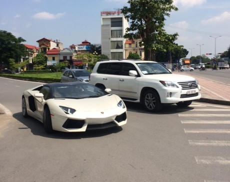 Như vậy cả hai chiếc Aventador mui trần hiện đang cư trú tại Hà Nội. Ảnh: Tiến Đạt.