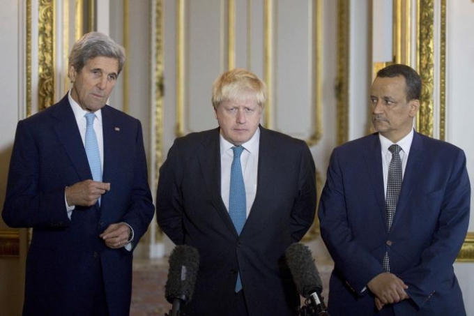 Ngoại trưởng Mỹ John Kerry, Ngoại trưởng Anh Boris Johnson và đặc phái viên của Liên Hợp Quốc Ismail Ould Cheikh Ahmed tại Yemen. (Ảnh: Reuters)
