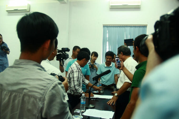 Tiến hành bốc thăm chia bảng đấu.