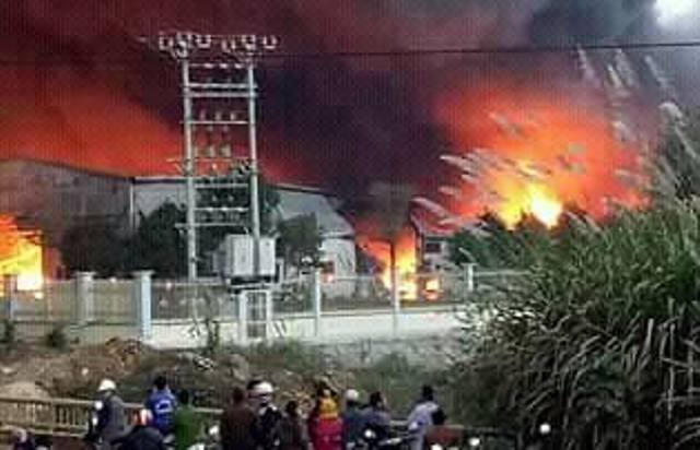 Vụ cháy lớn đã gây thương vong ít nhất 6 người.(Ảnh: Anh Thắng)