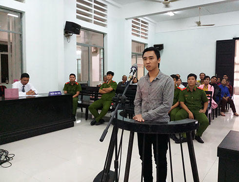 Bị cáo Phan Thành Tâm tại phiên tòa. ( Ảnh: báo Khánh Hòa)